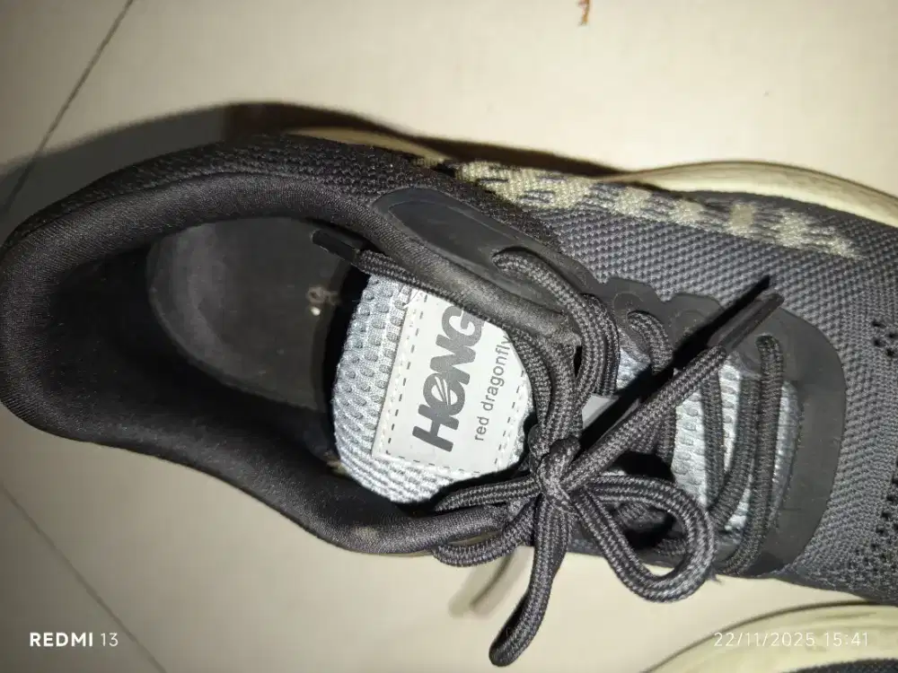 Dijual sepatu sneakers Red Dragonfly ukuran 42