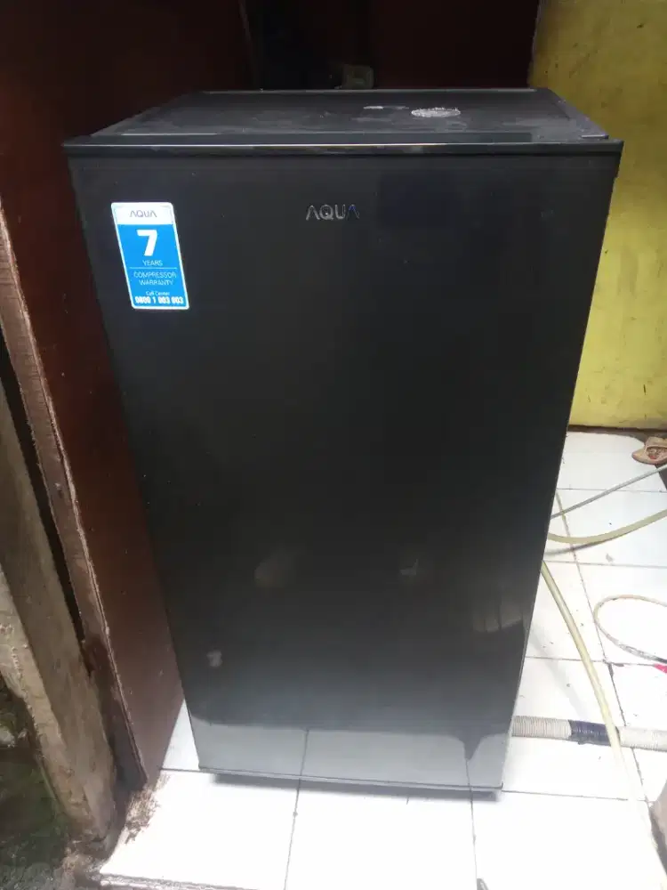 Kulkas merk Aqua 1 pintu