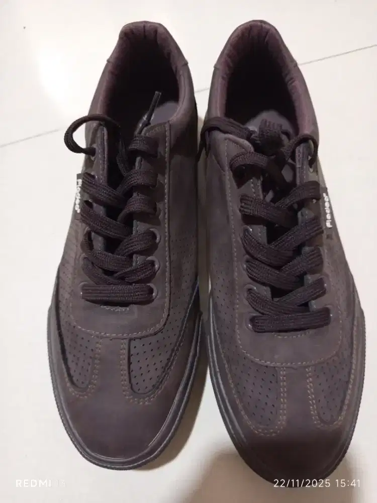 Dijual sepatu sneakers Fladeo ukuran 42