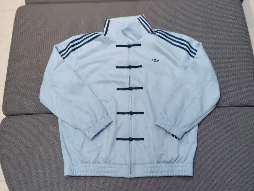 Adidas CTT 3.1 Chinese Cheongsam

Jacket 100% Original