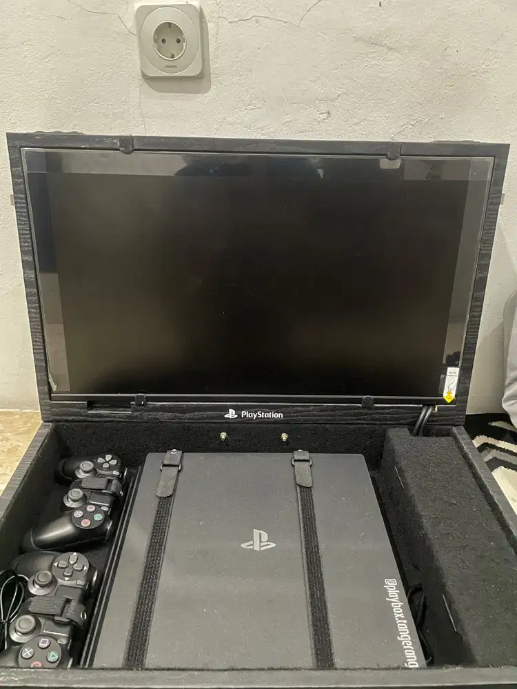 PS 4 Pro 1 TB Fullset