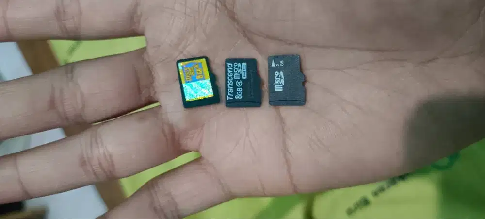 3 kartu memory (2 8 8) GB