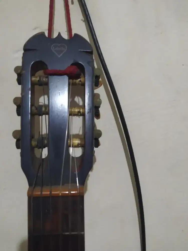 Di jual gitar merk Labela Made in korea