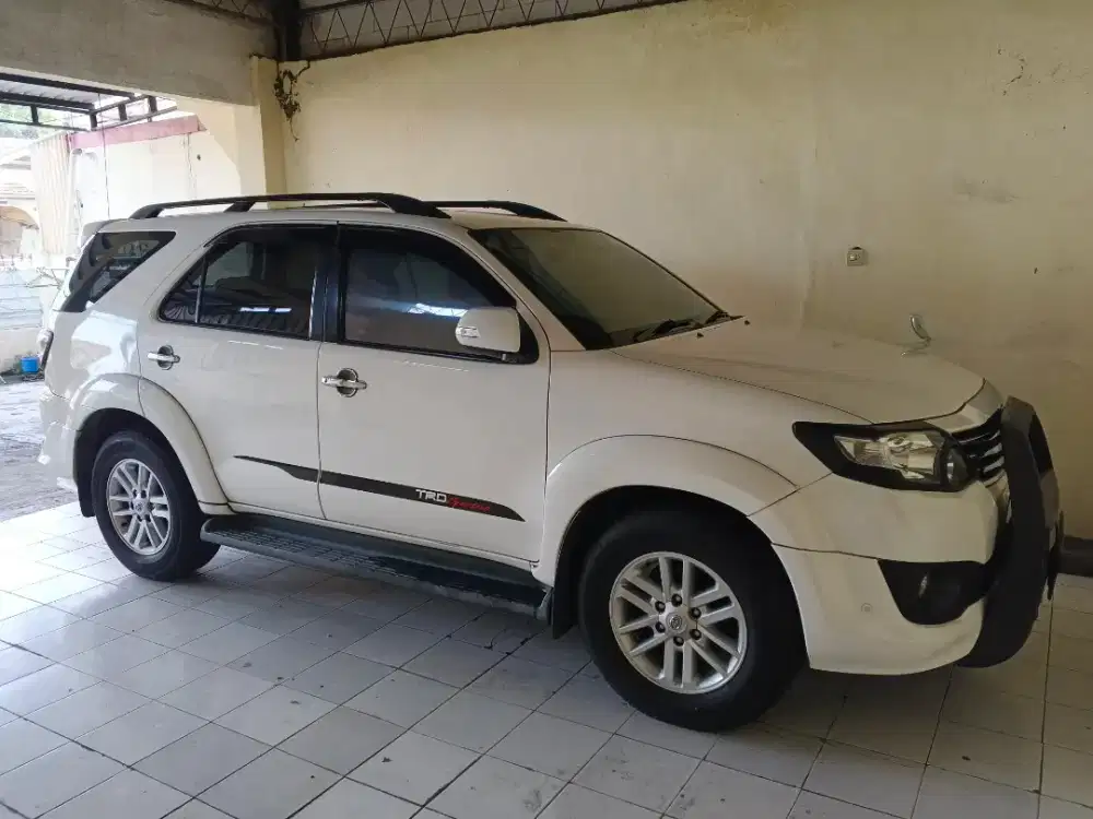Fortuner 2.5 G A/T Putih 2012