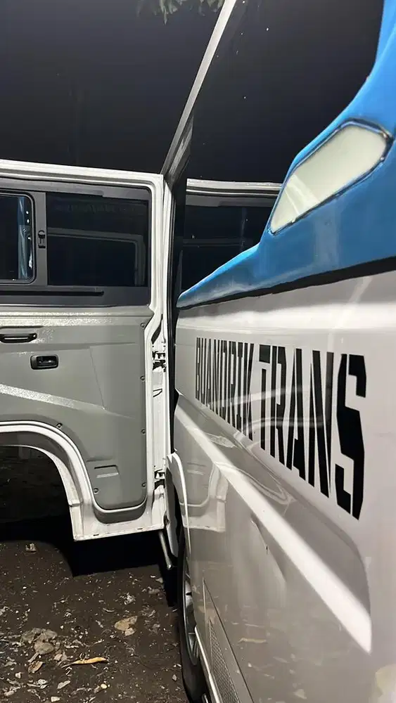 Persewaan mobil elf giga terbaru