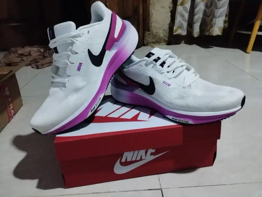 Sepatu nike zoom structure 25