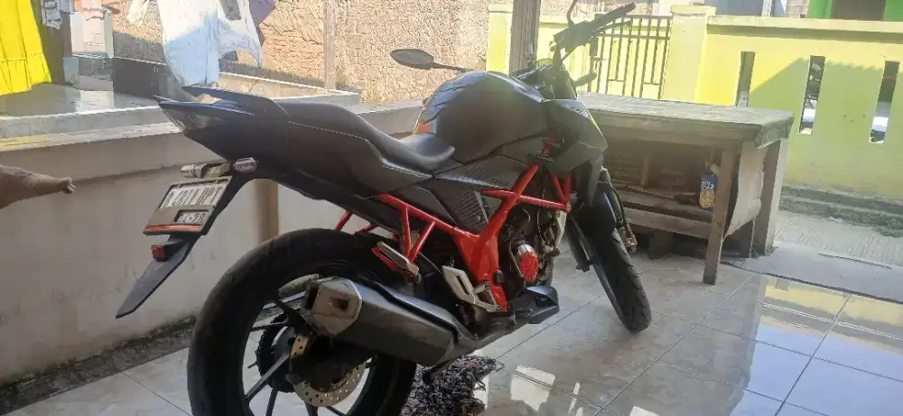 Honda cb 150R mulus komplit