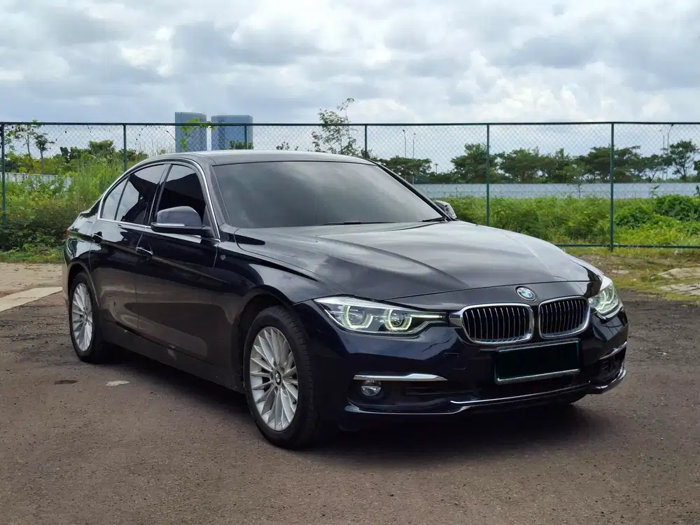 BMW 320 320i Luxury 2018