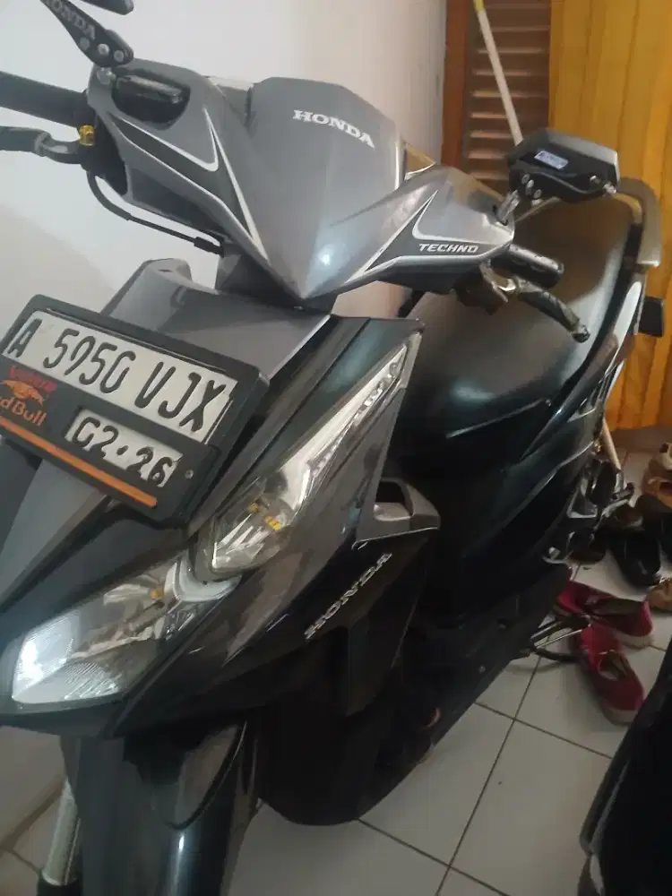 Honda vario techno th 2011 warna hitam silvet 110cc