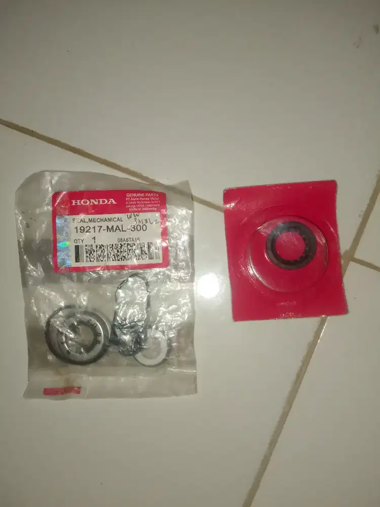 Seal water pump dan seal magnet.