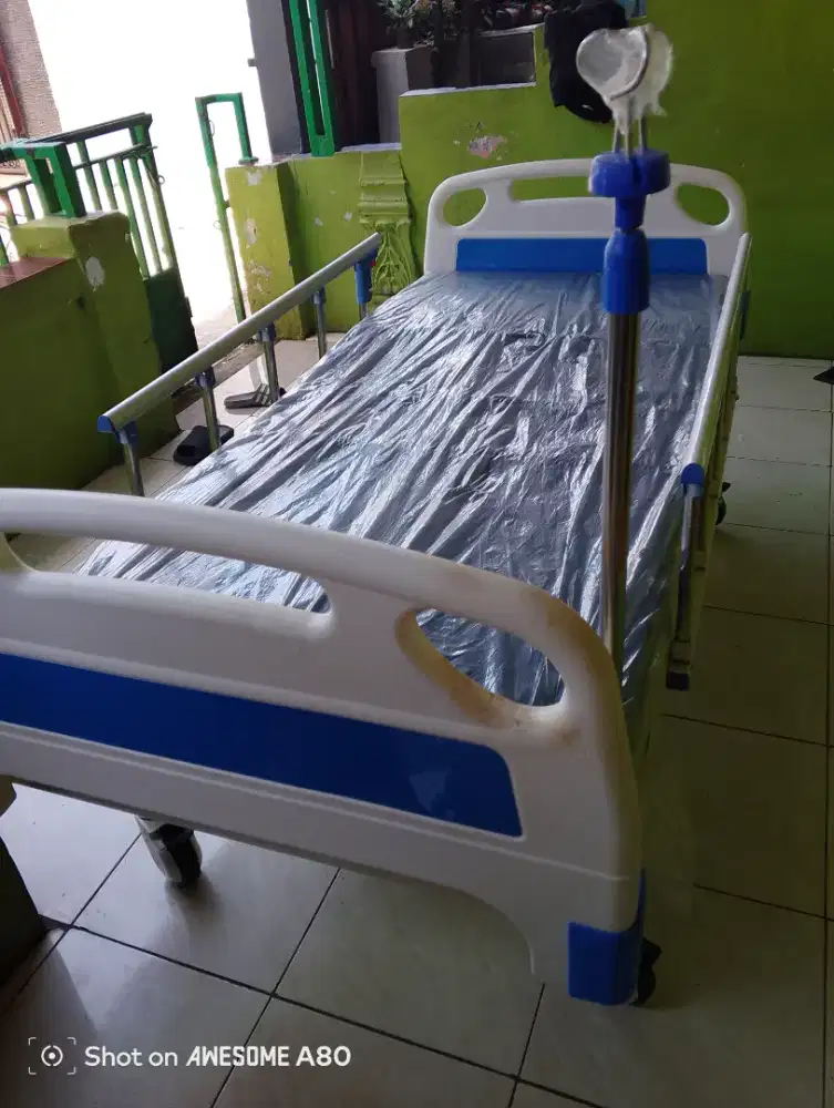 Tempat tidur pasien