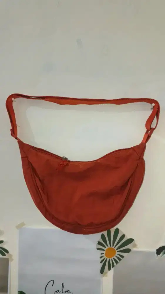 Tas slempang warna bata