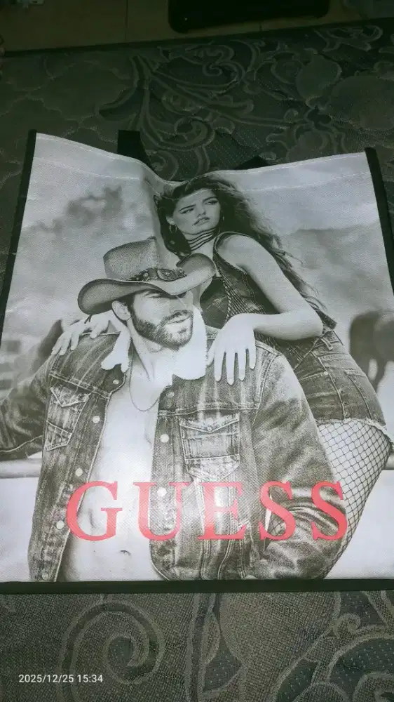 Tas branded merk GUESS baru