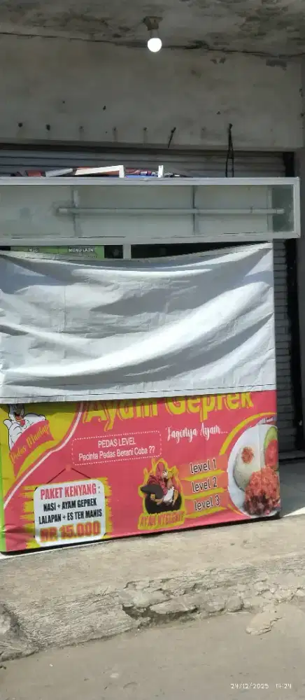 Gerobak jualan fried chicken