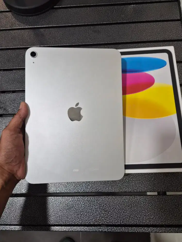 iPad 11 A16 128gb WiFi only iBox silver like new
