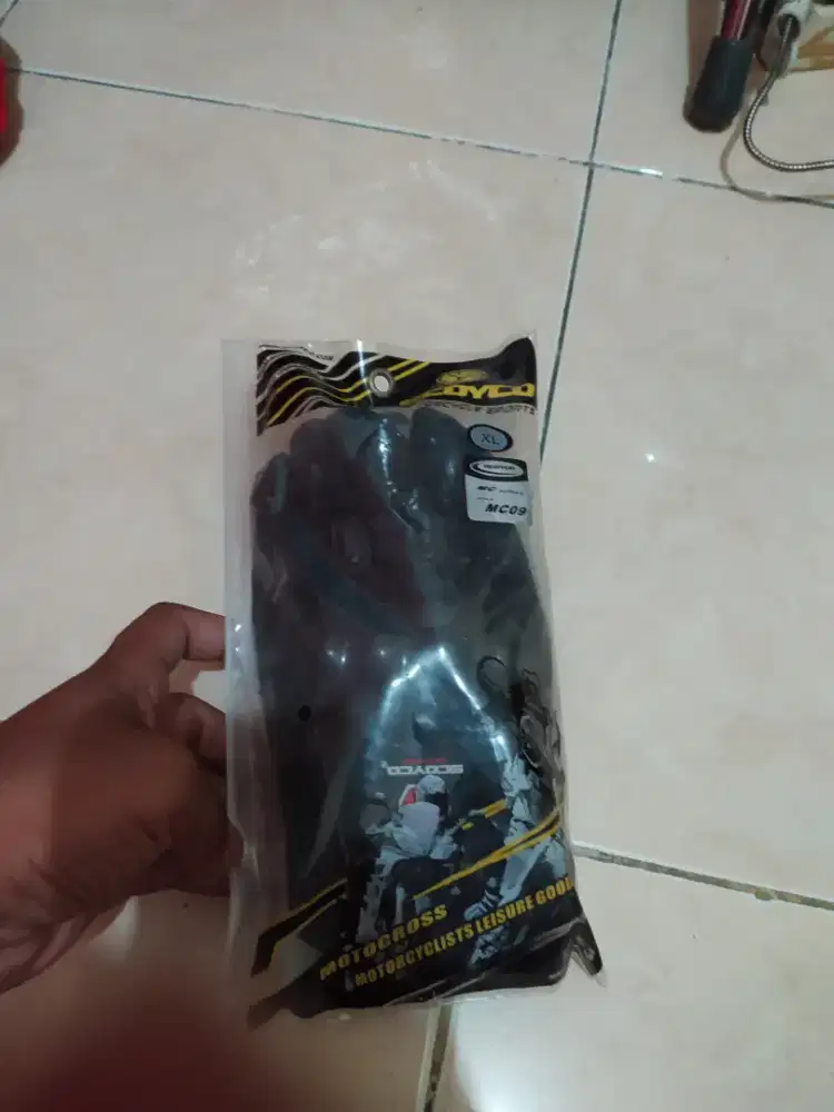 Glove motor scoyco mc 09