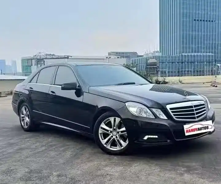 Mercedes Benz E300 Avantgarde Tahun 2009 Automatic Hitam Metalik