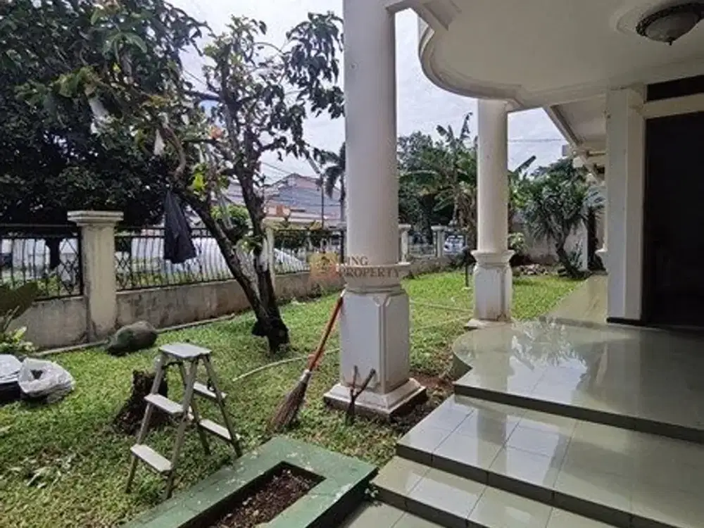 Dijual Rumah Besar 2 Lantai dengan Halaman Luas di Komplek Komkamtib Joglo, Rumah siap huni dengan halaman luas dan lingkungan tenang di kawasan perum