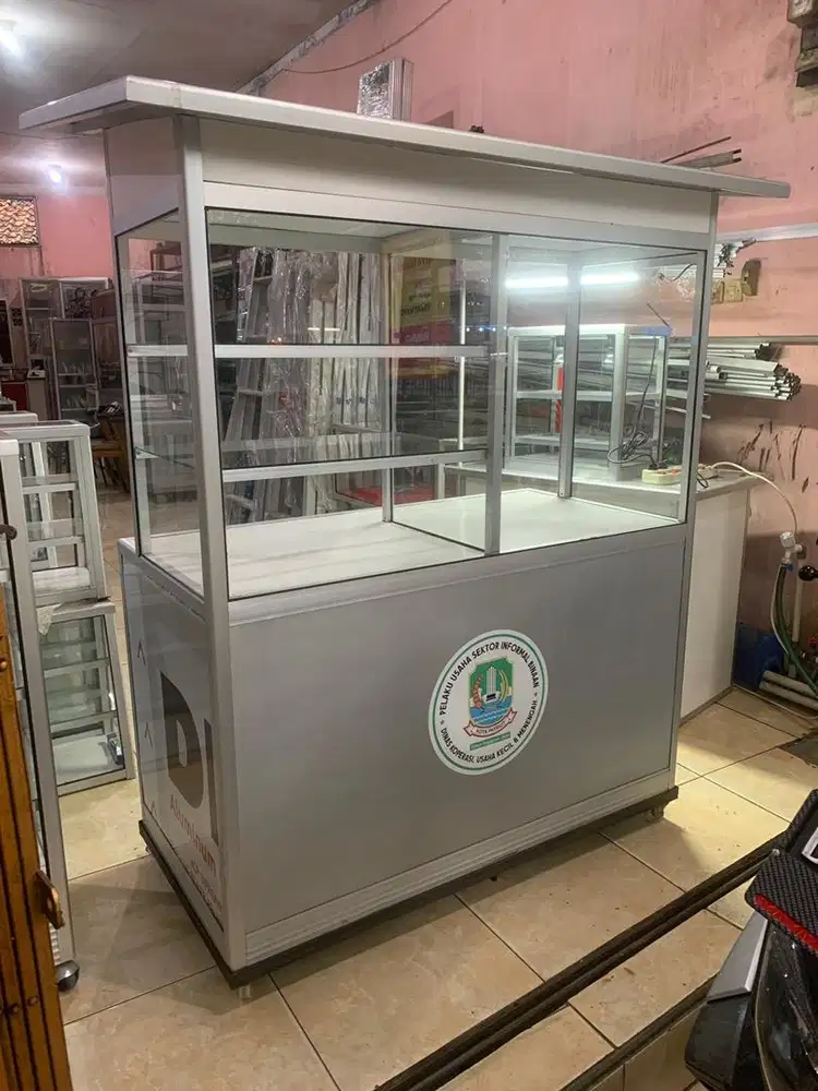 Etalase alumunium bekas