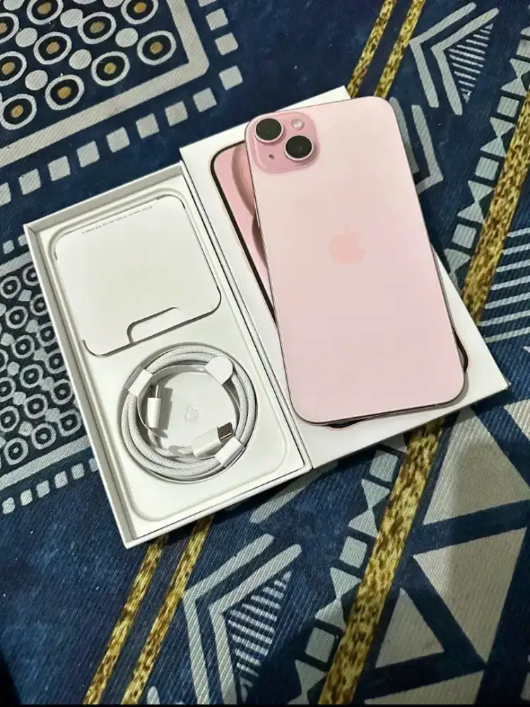 Iphone 15 plus minus dot hitam di atas