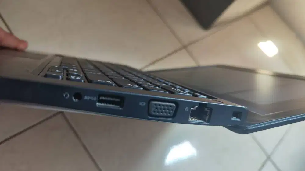 Laptop Dell 5290 Core i5 gen8 bagus keyboard nyala