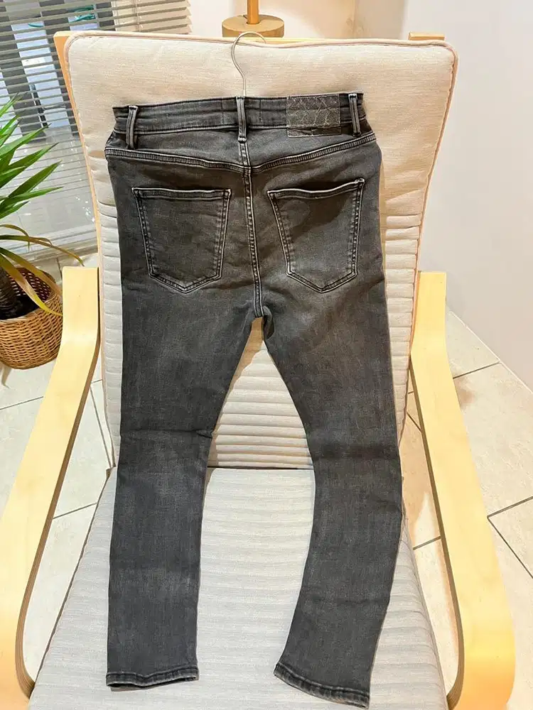 [JEANS CARROT FIT] Hitam Pudar / Size 30 / Pria / Kondisi Bagus