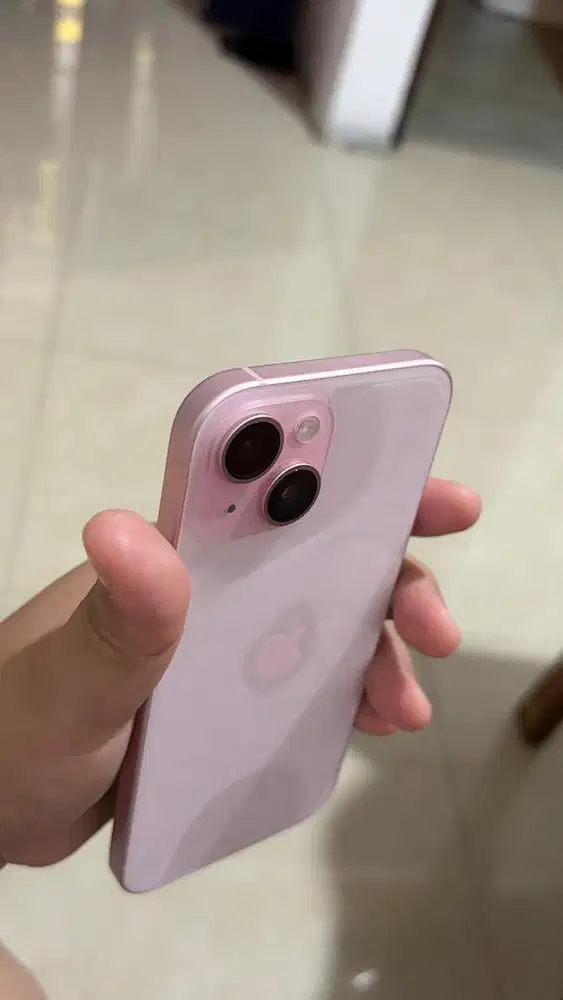 Dijual Iphone 15 pink