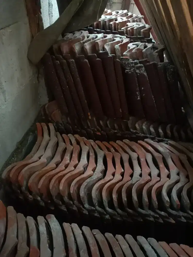 Dijual Genteng Keramik bekas pemakaian Rmh sendiri Merk Kamuri dan GMI