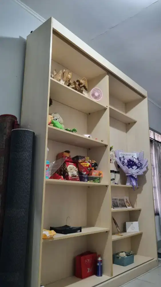 Lemari pajang dekorasi