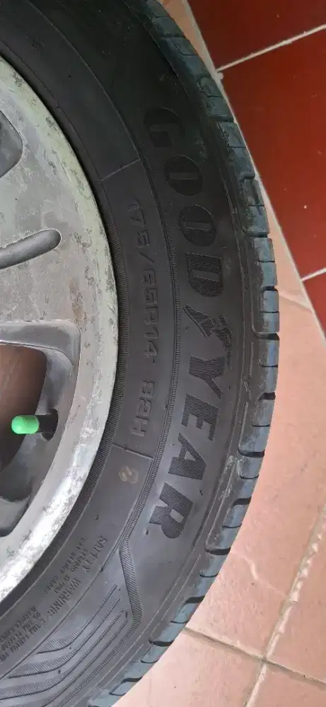 Di Jual veleg R14 + Ban