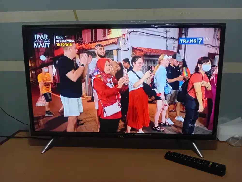 Tv led.  TCL.  32 inc.  Siqrqn digital. Sajah