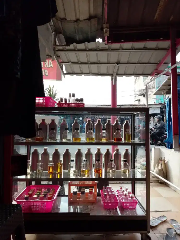 Steleng kaca bawahnya keramik