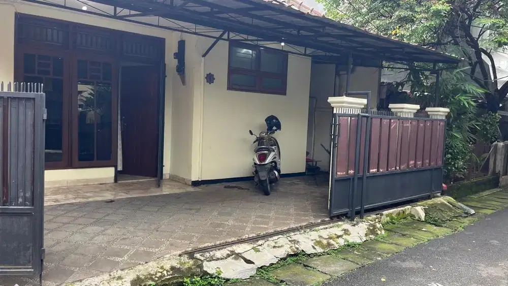 Rumah baru renov tinggal masuk strategis tebet jaksel