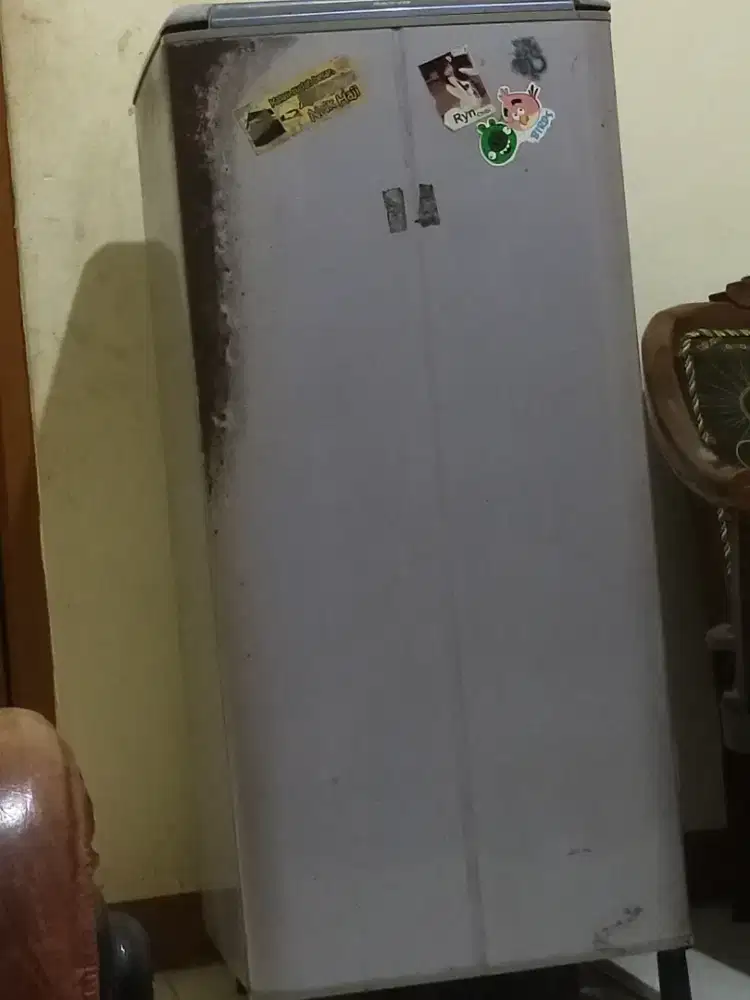 Kulkas mati bekas