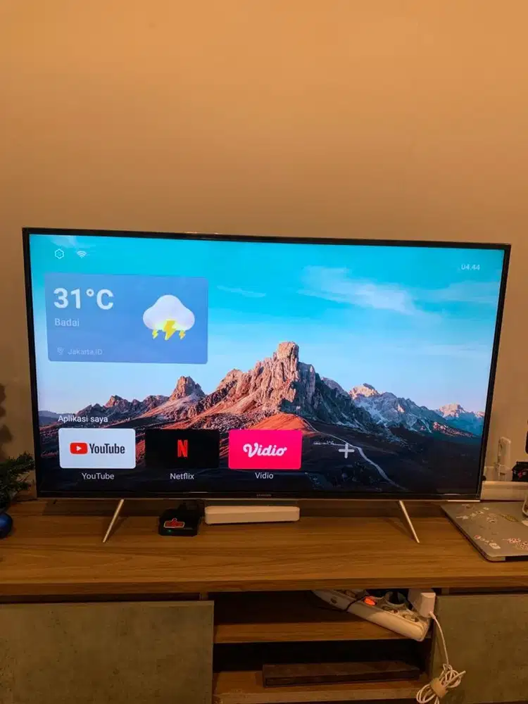 WTS : TV SAMSUNG LCD 43 Inch + FREE Decoder ( Smart TV)