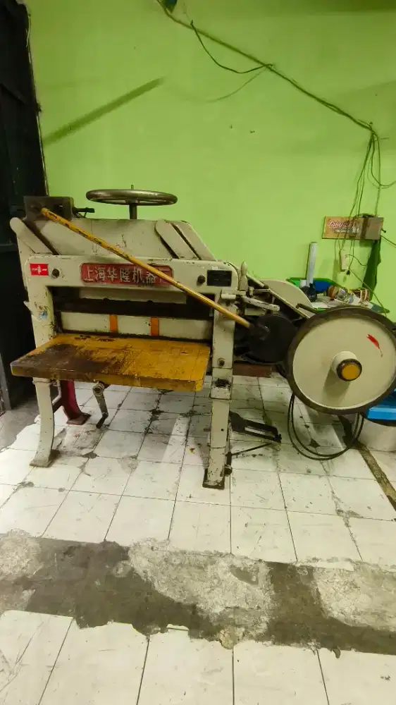 Mesin potong kertas DQ201 huruf timbul