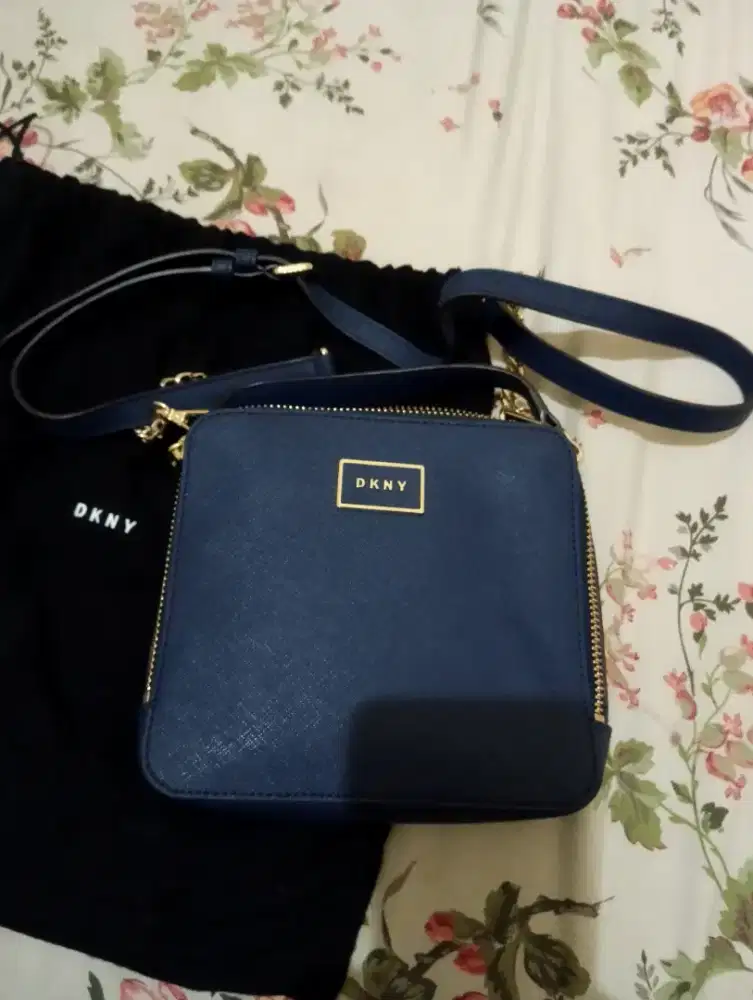 DKNY Original Crossbody – Kulit Asli – Like New + Dustbag
