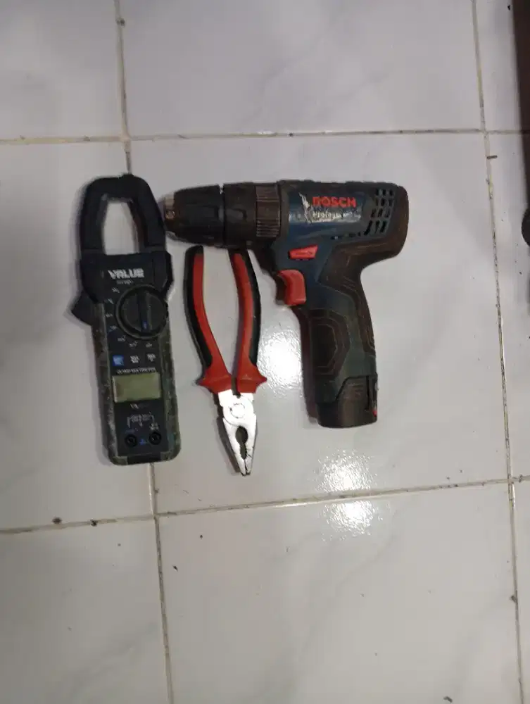 Teknisi listrik,pipa & ac