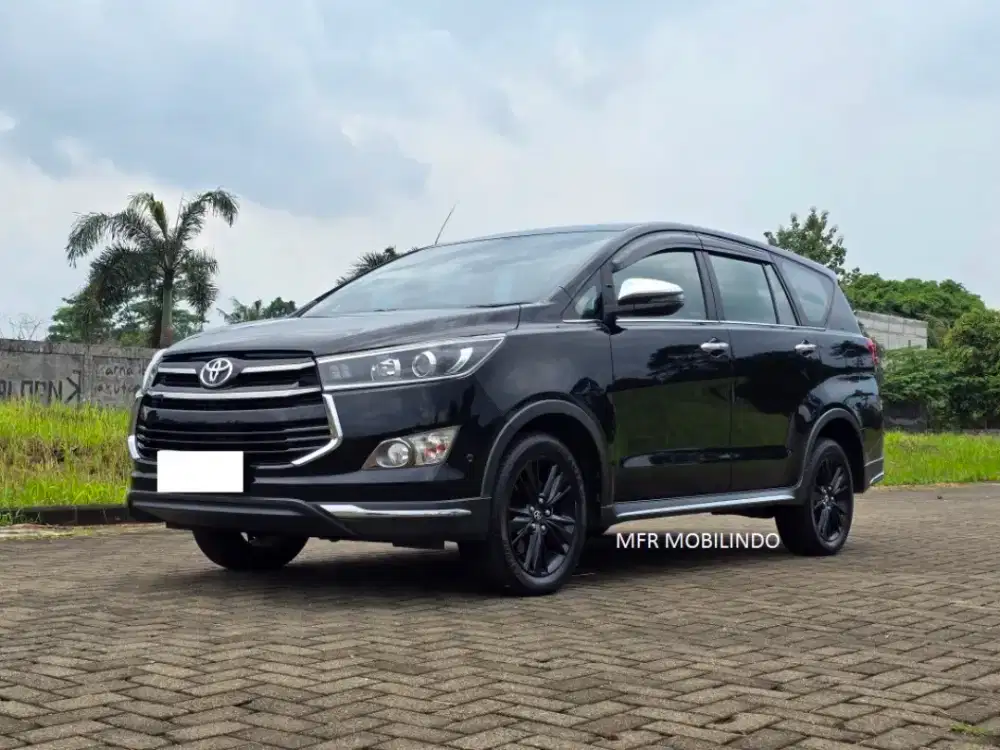 Toyota Innova Venturer 2.4 AT 2020 Hitam