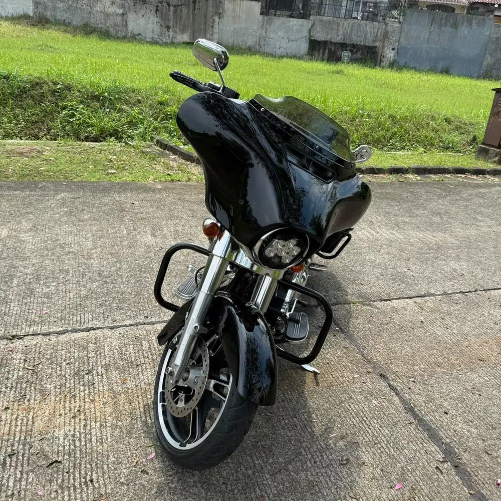 Dijual Harley Davidson Street Glide 103