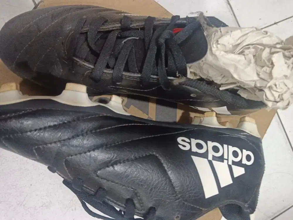 Dijual sepatu Adidas asli