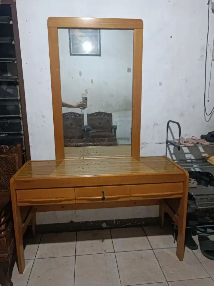 Arinda furniture - Meja rias