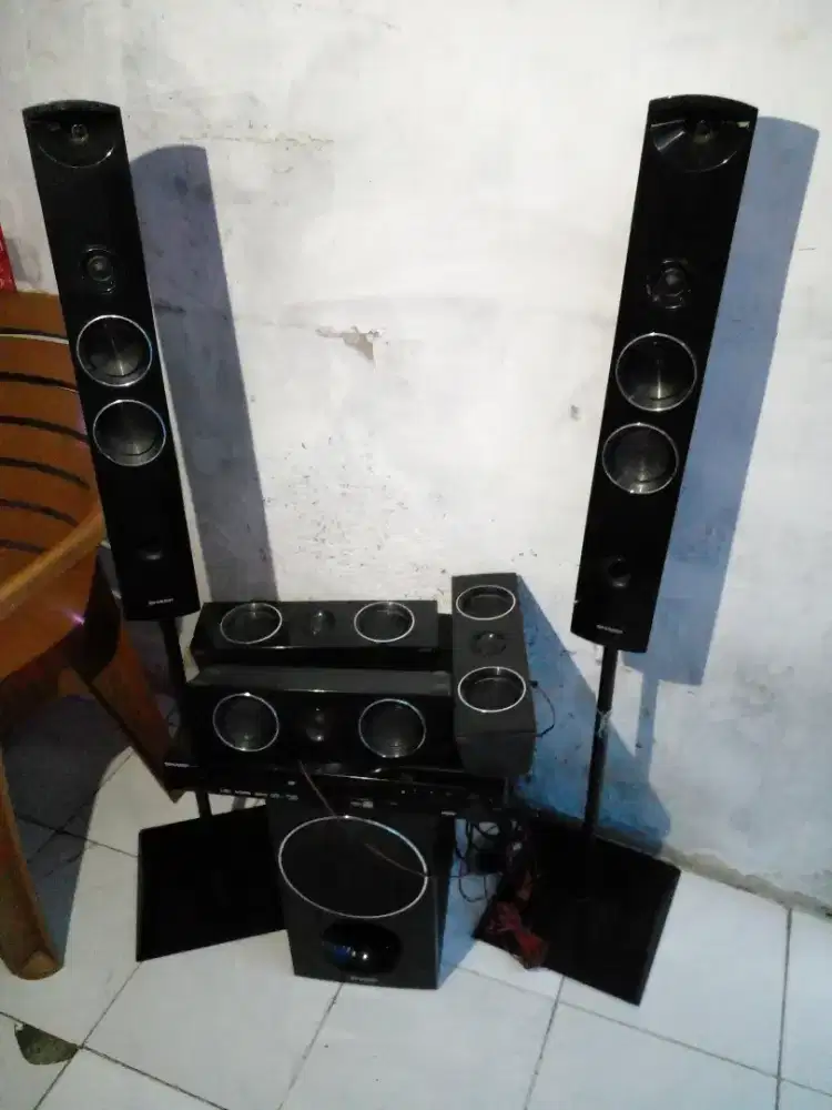 Jual home theater merk Sharp minus mesin mati lama tidak dipakai .