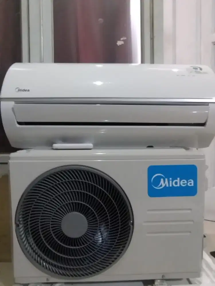 Di jual AC split Midea 1/2 pk plus pasang