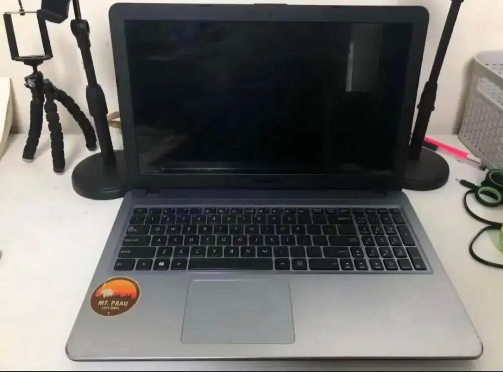 Di jual cepat laptop asus