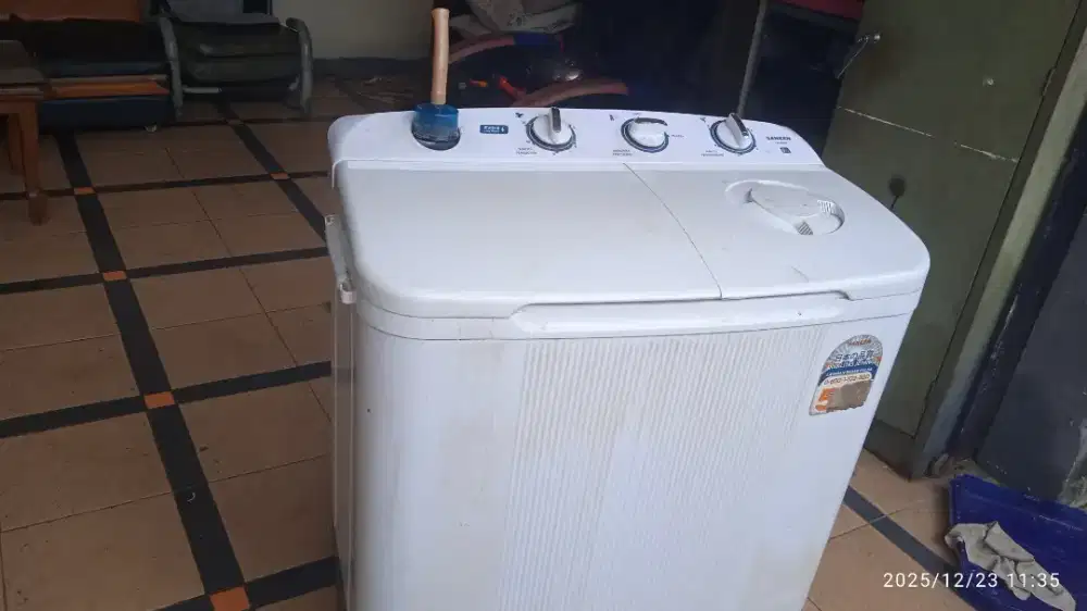 DIJUAL mesin cuci 2 tabung merk SANKEN kapasitas 8 kg msh NORMAL