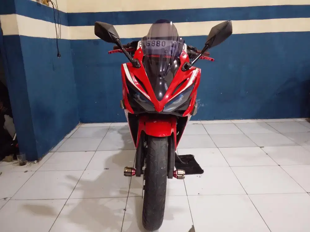 Di jual CBR 150 veslift 2019/2018 surat lengkap