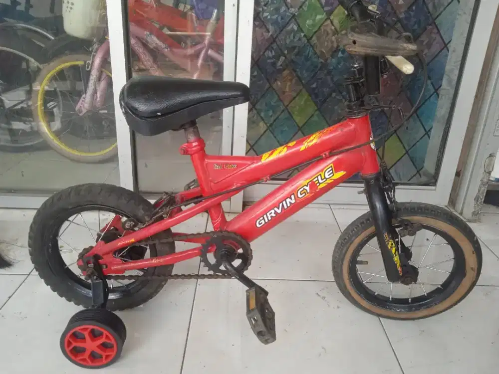 Sepeda anak kecil uk12