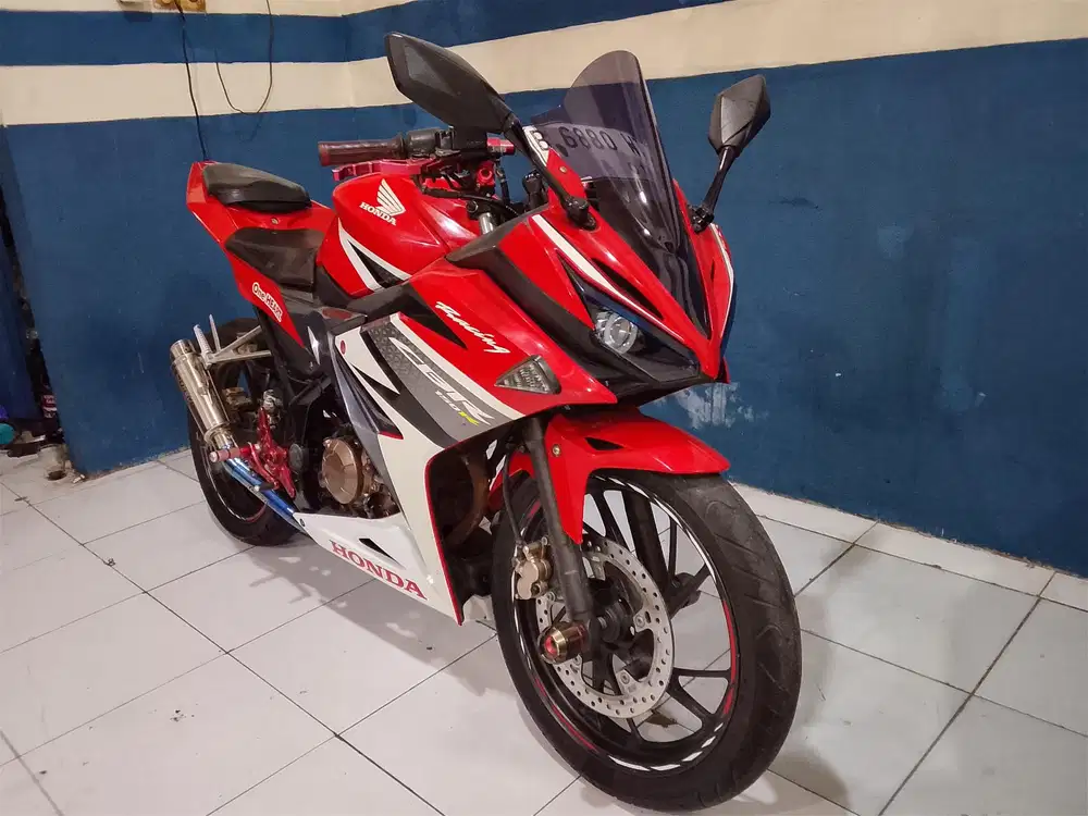 Di jual Honda CBR 150 veslift 2019\2018 surat lengkap