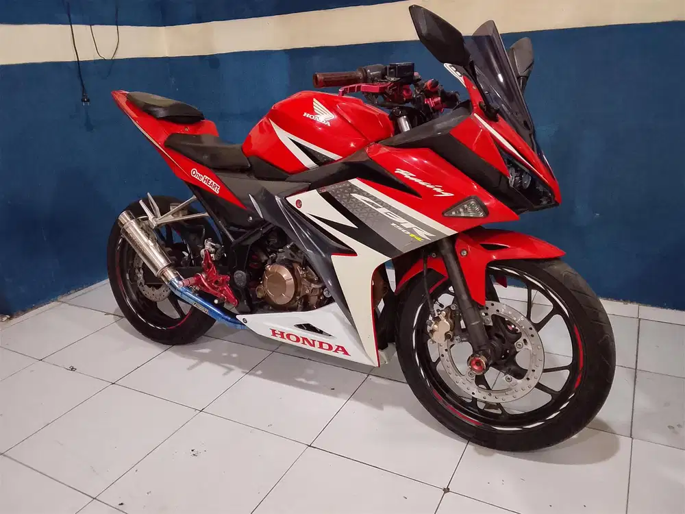 Di jual honda CBR 150 veslift 2019\2018 surat lengkap
